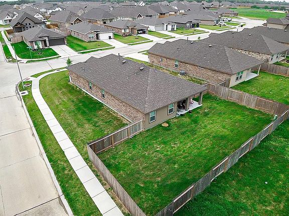 3rd image of 602 Thunder Cloud Dr