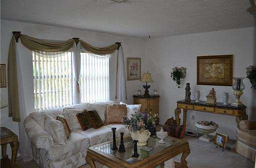 4th image of 2570 Granada Cir W