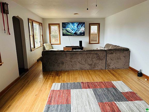 2nd image of 4101 46th St