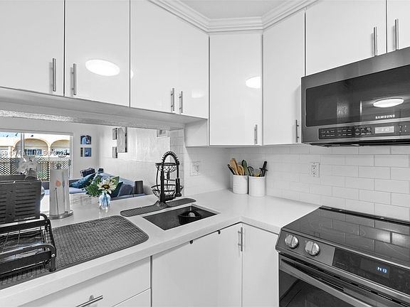 5th image of 9310 Fontainebleau Blvd APT 609
