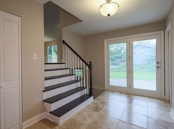 3rd image of 6920 Williams Dr