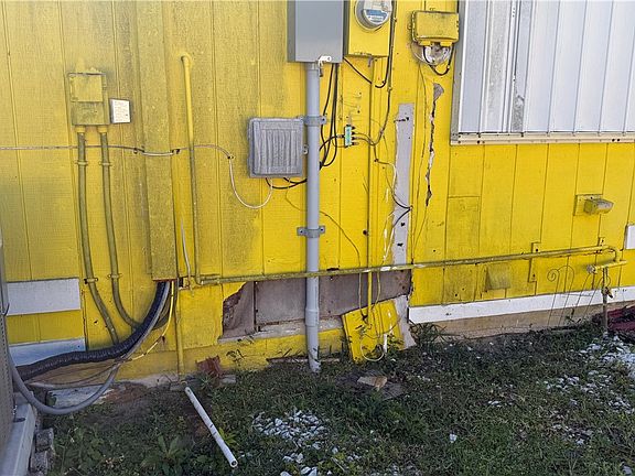 3rd image of 418 Maple St