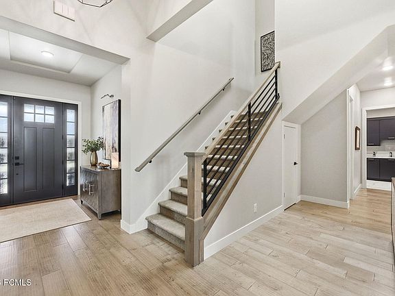 3rd image of 512 N Farmhouse Way