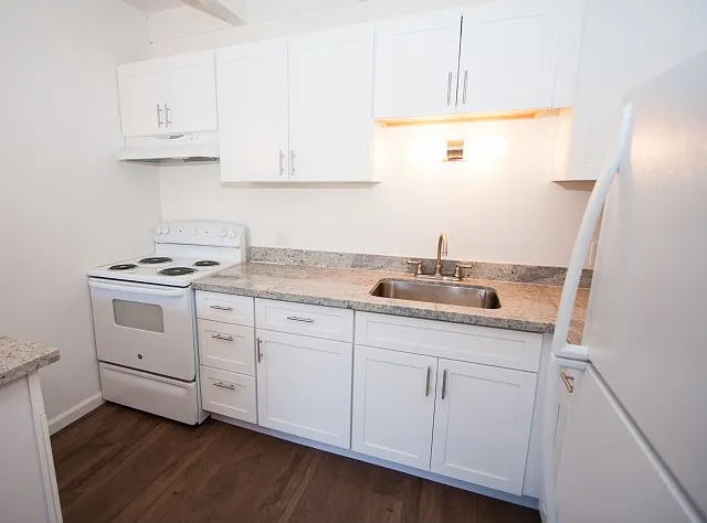 Sands Studio Apartments — Photo 3