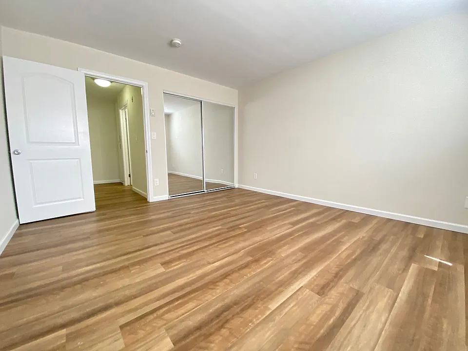 2475 Corinth Apartments