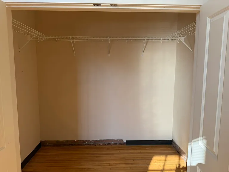 Lyon Apartments — Photo 17