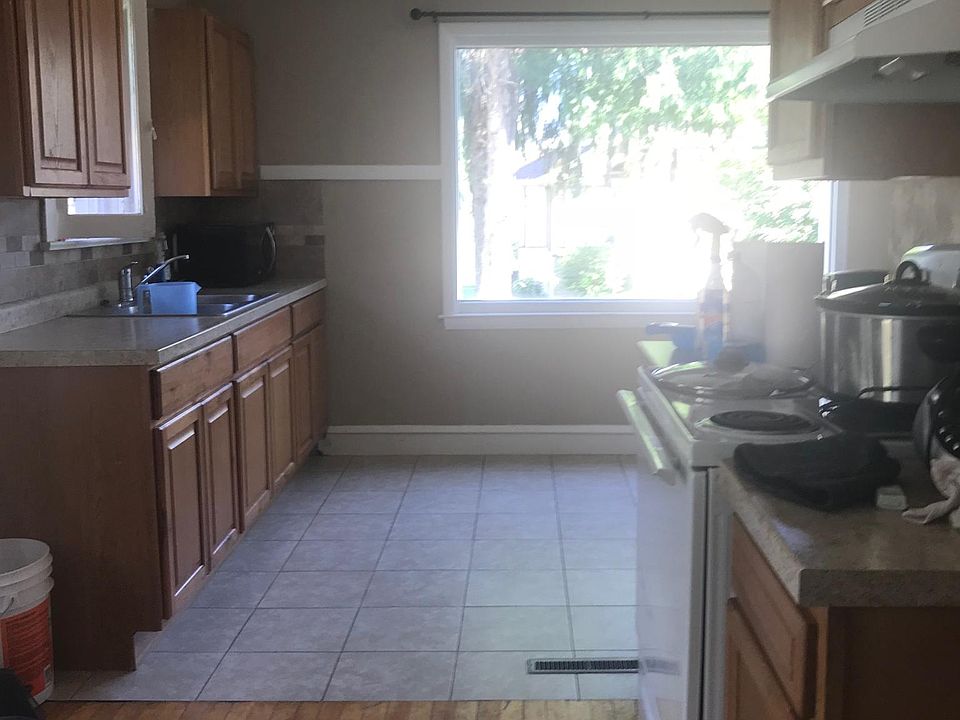 2nd image of 806 N State St