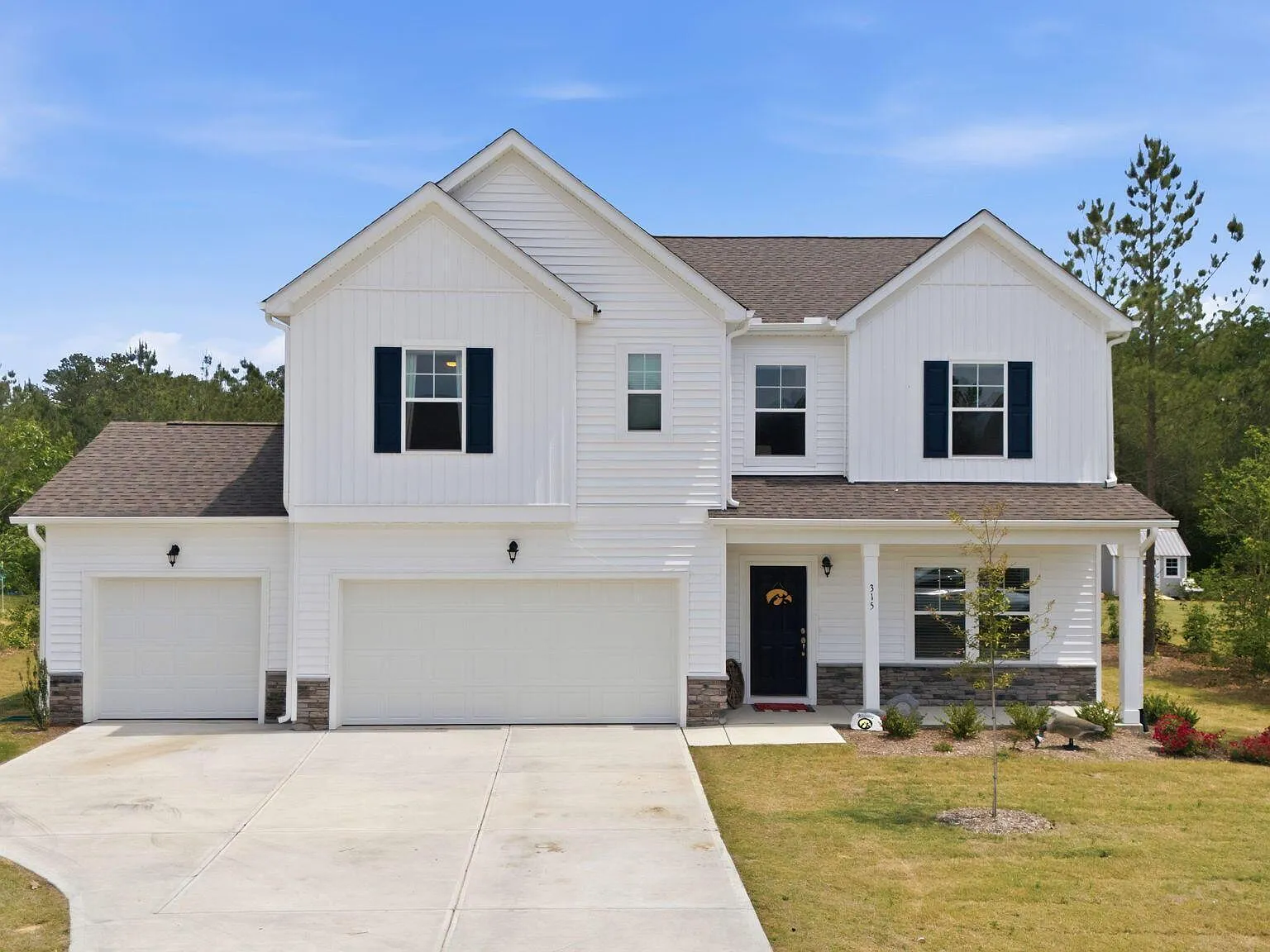 5 bed, 4.0 bath, 2892 sqft, $3,000 — Photo 2