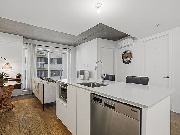 3rd image of 100 Rue Murray #408