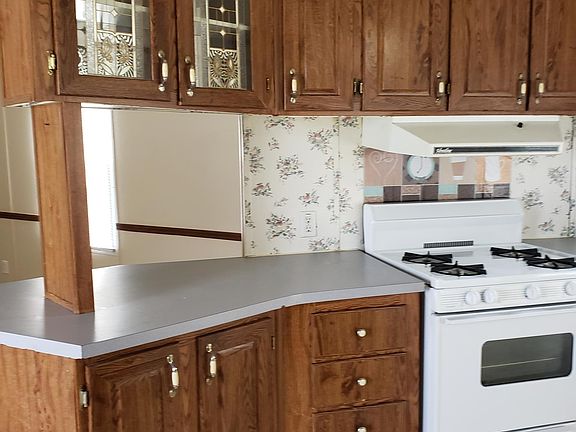 Gas stove and more cabinets