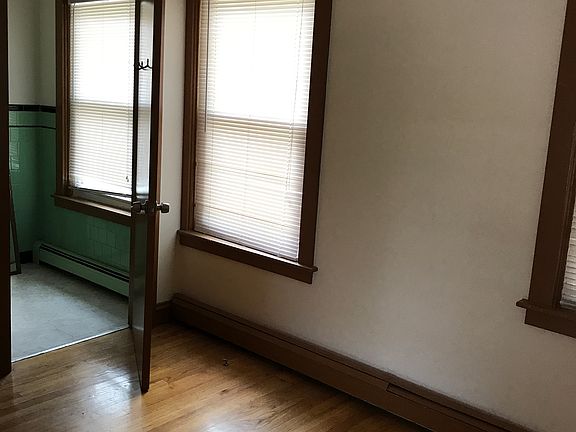 1/2 bath/bedroom