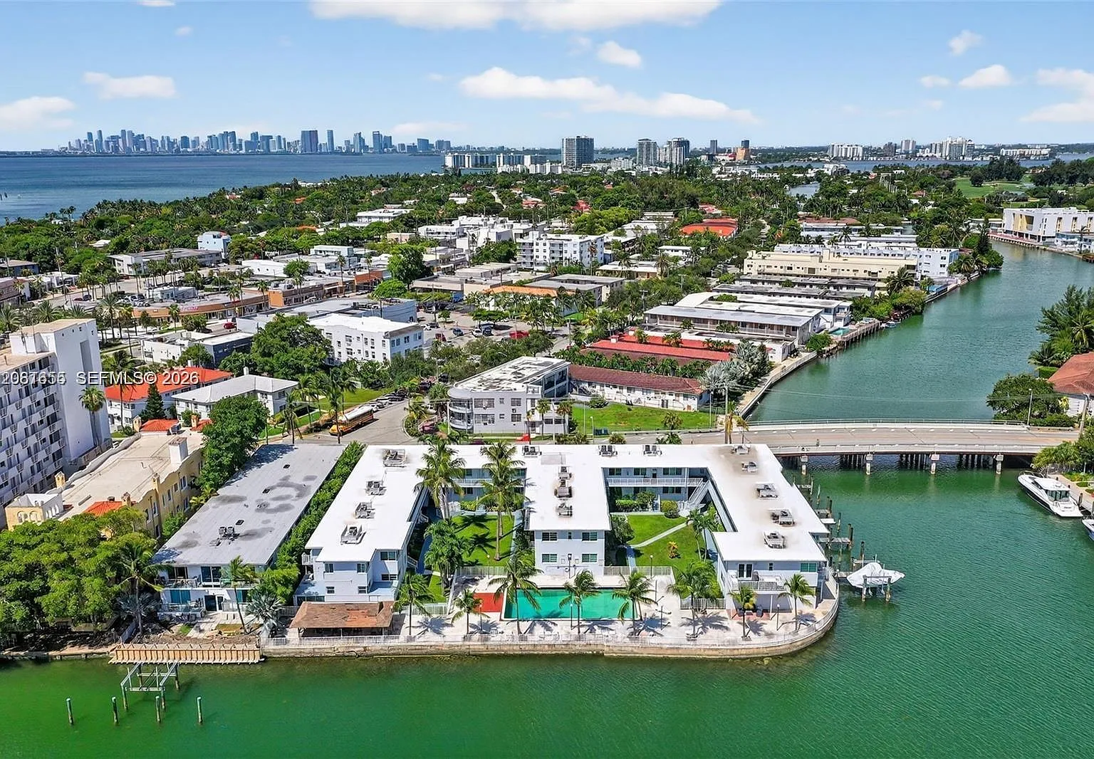 Island Point South Condo — Photo 1