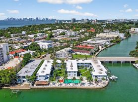 7207 Bay Dr