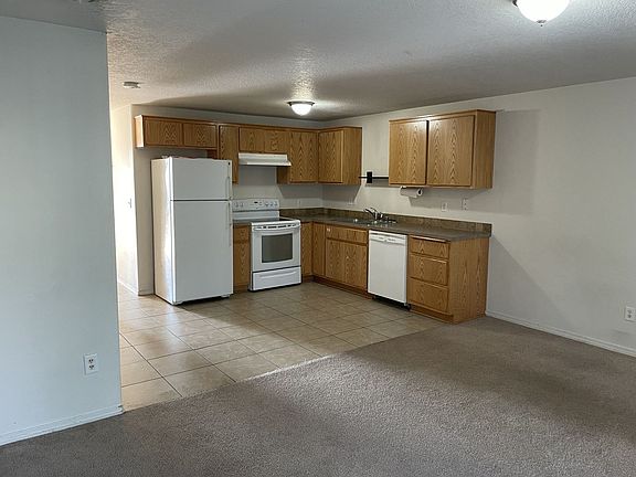 2nd image of 490 Laguna Dr #490