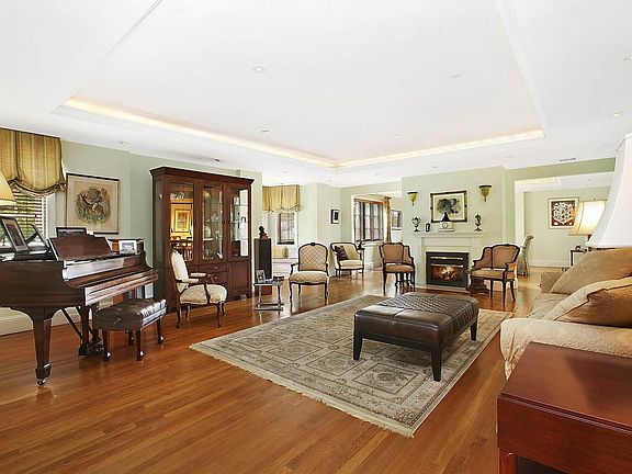 3rd image of 160 Estate Ct