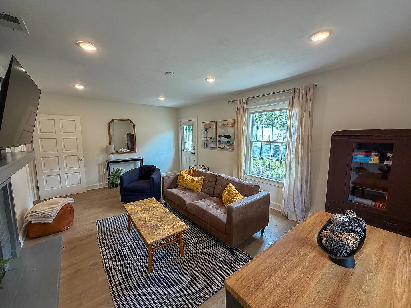 919 SW 6th Ave — Photo 3