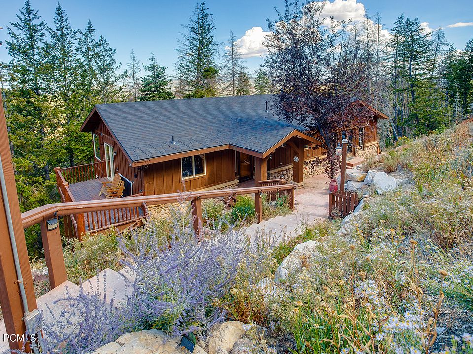 1st image of 390 Matterhorn Dr