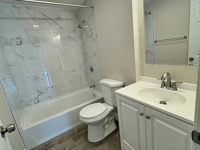 Pondsview Apartments — Photo 100