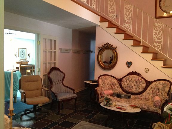 3rd image of 162 Woodsboro Dr