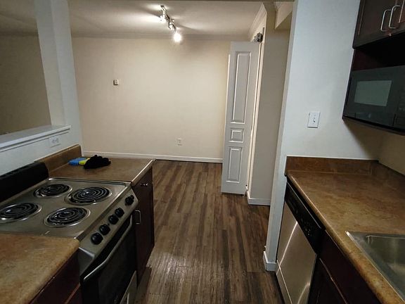 4th image of 1950 N Trenton St #137