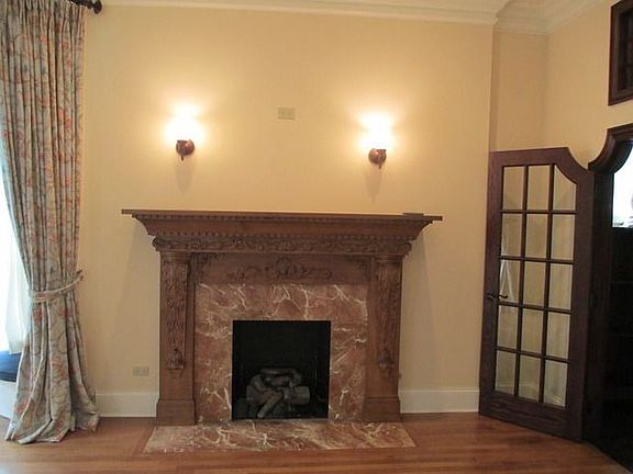 2nd image of 26 E Bellevue Pl Unit 3
