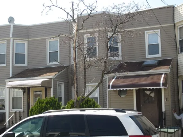 6538 Admiral Ave, Middle Village, NY 11379