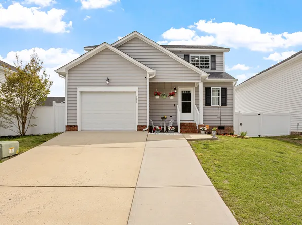 313 Pittsboro St, Fuquay Varina, NC 27526