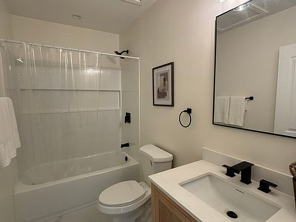 3rd image of 6916 Bellingham Ave #6914