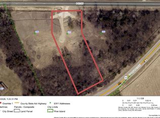 370 8th St SW, Pine Island, MN 55963