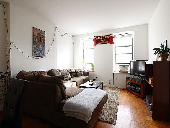 3rd image of 301 W 21st St APT 5F