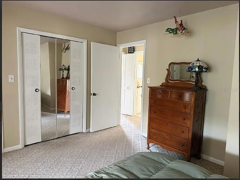 305 SE 10th Ave — Photo 16