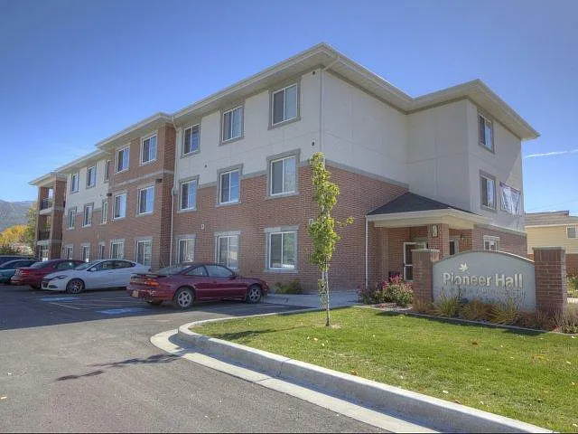 168 N 300 E — Photo 2