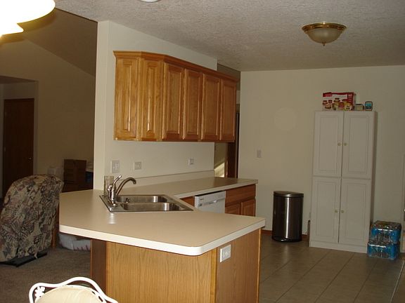 3rd image of 815 Oriole Dr