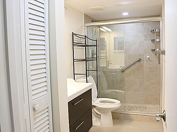 5th image of 230 NE 26th Ave #1070
