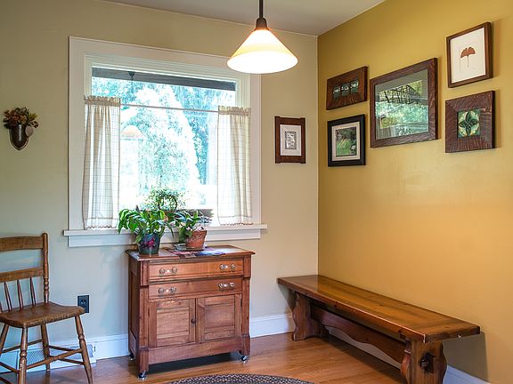 5th image of 923 Trimble Pl