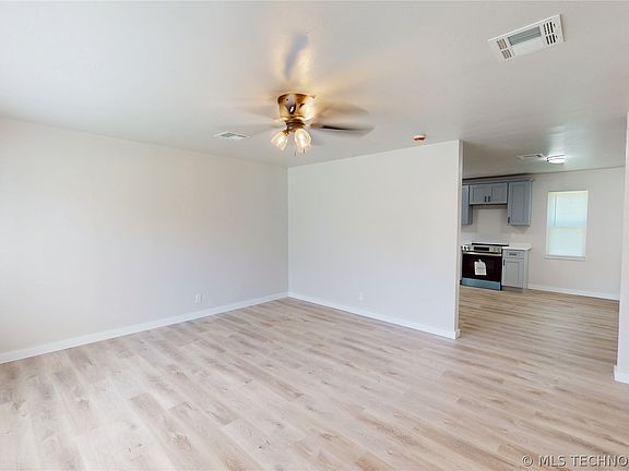 3rd image of 1004 S Highland St
