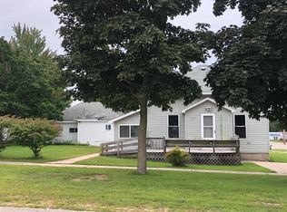 295 N Hall St, Farwell, MI 48622