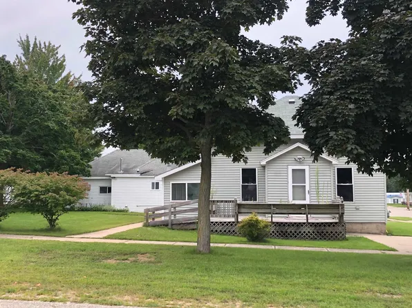 295 N Hall St, Farwell, MI 48622