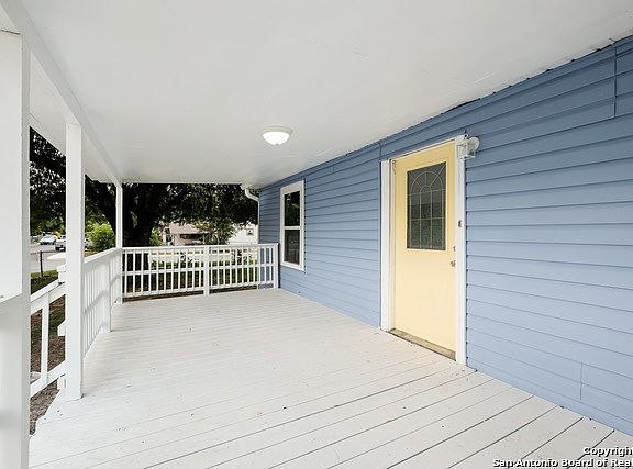 2nd image of 3206 W Houston St