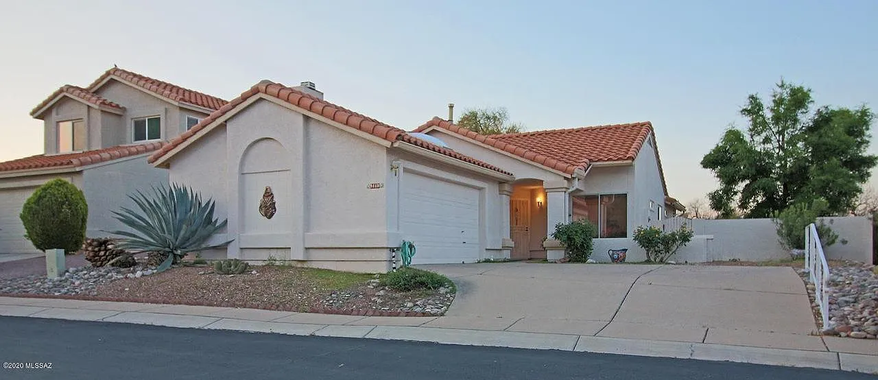 818 E Prickly Poppy Dr — Photo 1