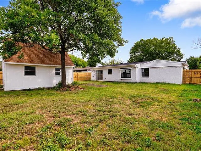 3 bed, 1.5 bath, 1898 sqft, $2,250 — Photo 4