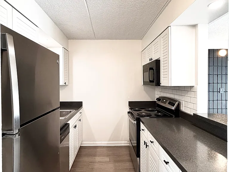 WestShore Apartments — Photo 13