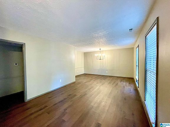 5th image of 524 Elder St
