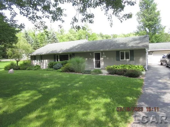 5241 Hallenbeck Hwy, Manitou Beach, MI 49253