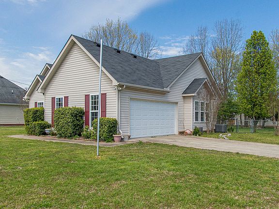 2nd image of 456 Stones River Ln