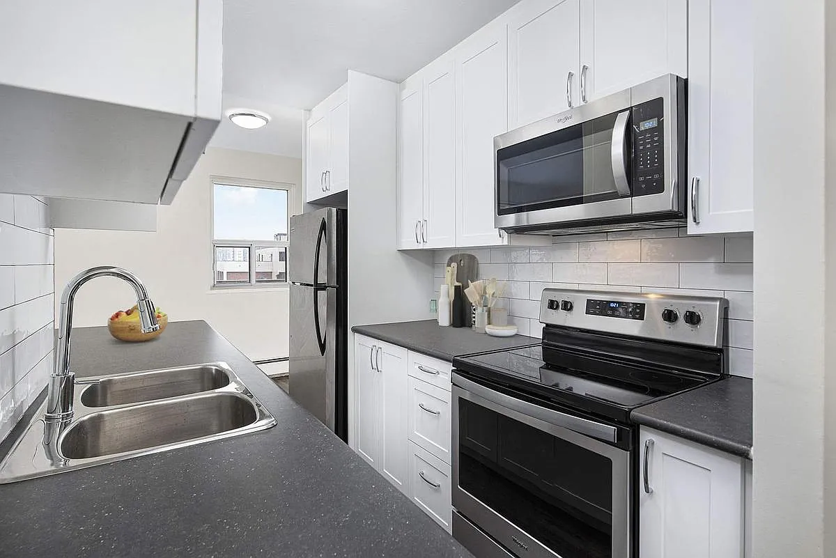 351 Eramosa Rd. — Photo 1
