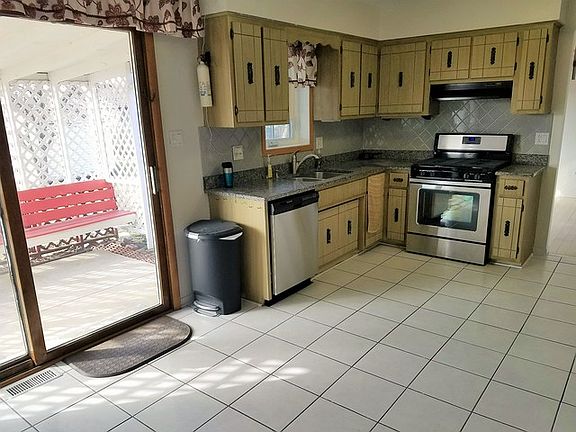 5th image of 15500 82nd Ave