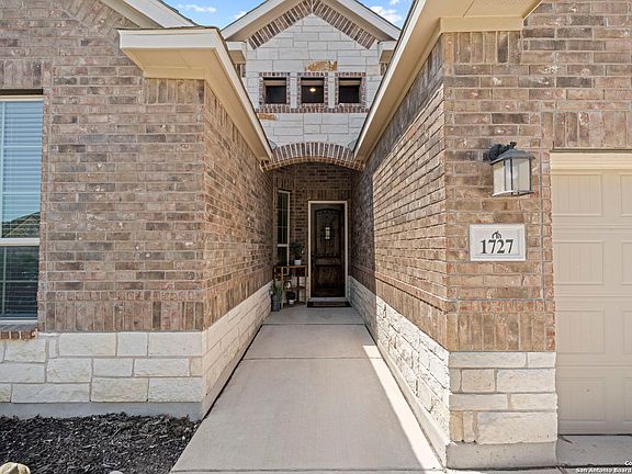 2nd image of 1727 Doubleday Ln