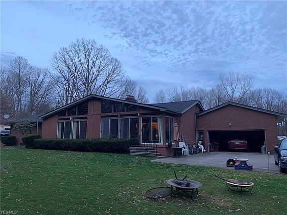 4th image of 2027 Crestwood Blvd