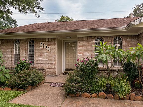 2nd image of 2111 Kingsway Dr